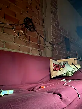 Snapshot of adriruizz chatting on 09/24/25, 10:35 adriruizz online show from 09/24/25, 10:35