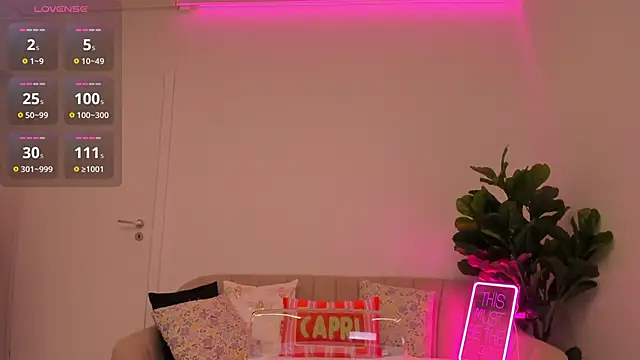 TiaBelle online show from 10/06/25, 05:21