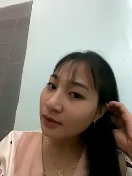 Snapshot of emvy-xinh04 chatting on 09/24/25, 04:21 emvy-xinh04 online show from 09/24/25, 04:21