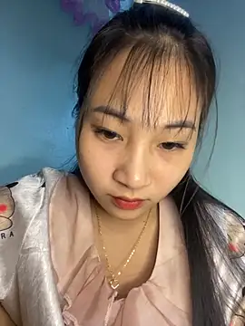 Snapshot of emvy-xinh04 chatting on 09/28/25, 02:33 emvy-xinh04 online show from 09/28/25, 02:33