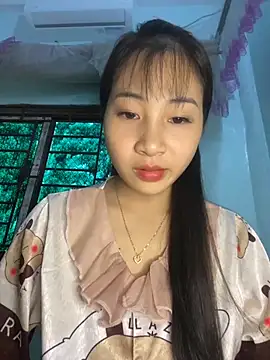 Snapshot of emvy-xinh04 chatting on 09/29/25, 06:18 emvy-xinh04 online show from 09/29/25, 06:18