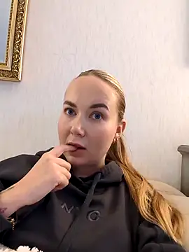 BarbieDolly x online show from 11/14/25, 04:06