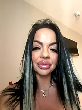 Snapshot of CarmenMB chatting on 09/29/25, 10:53 CarmenMB online show from 09/29/25, 10:53