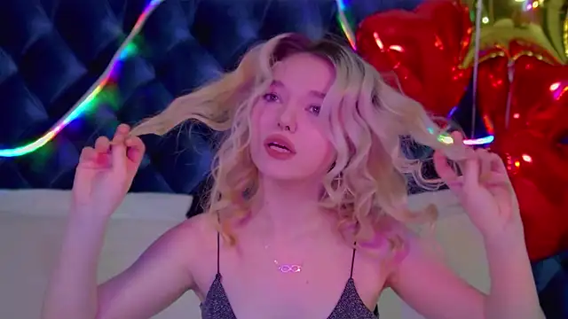 AnnaDelon online show from 11/17/25, 04:29