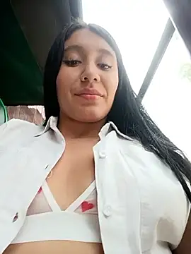 Snapshot of __Antonella chatting on 10/17/25, 03:25 Antonella online show from 10/17/25, 03:25