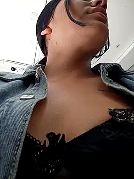 Snapshot of __Antonella chatting on 11/03/25, 03:13 Antonella online show from 11/03/25, 03:13