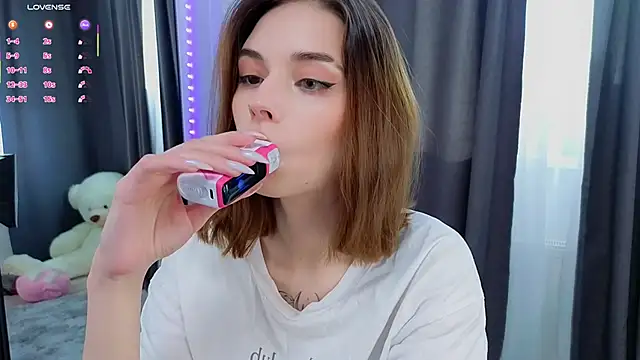 LunaraRada online show from 10/21/25, 09:32