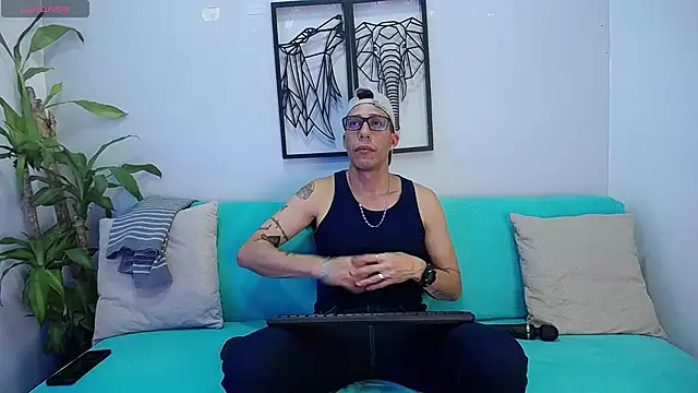 Mau Thompsons online show from 09/29/25, 11:53