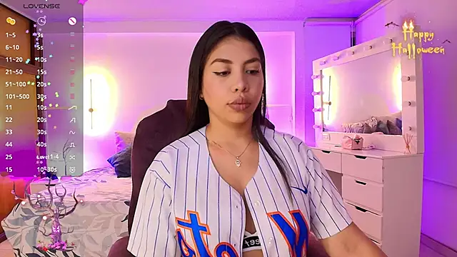 Snapshot of kloe28 chatting on 10/14/25, 03:40 kloe28 online show from 10/14/25, 03:40