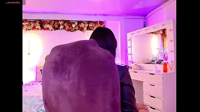 Snapshot of kloe28 chatting on 11/15/25, 03:48 kloe28 online show from 11/15/25, 03:48