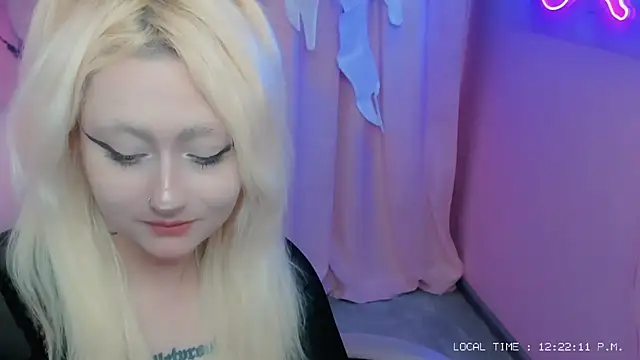 JuliaSharkk online show from 10/28/25, 10:23