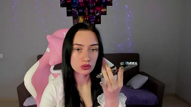 Snapshot of Arina_Meow19 chatting on 11/08/25, 08:25 Arina Meow19 online show from 11/08/25, 08:25