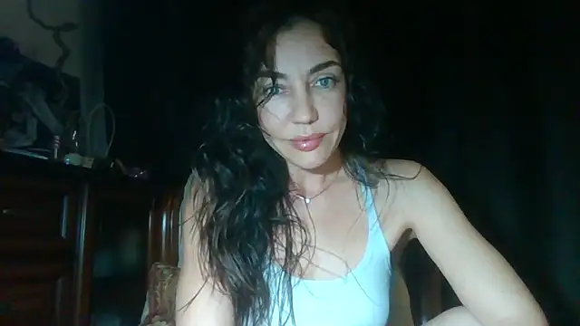 Snapshot of Felariss chatting on 10/26/25, 04:35 Felariss online show from 10/26/25, 04:35