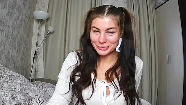 Snapshot of Lorimaya chatting on 10/25/25, 10:23 Lorimaya online show from 10/25/25, 10:23