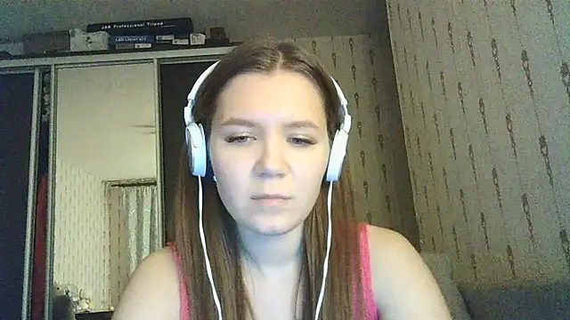 Snapshot of Kalivess chatting on 10/24/25, 08:05 Kalivess online show from 10/24/25, 08:05