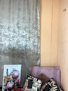 Caramel102004 online show from 10/01/25, 11:00