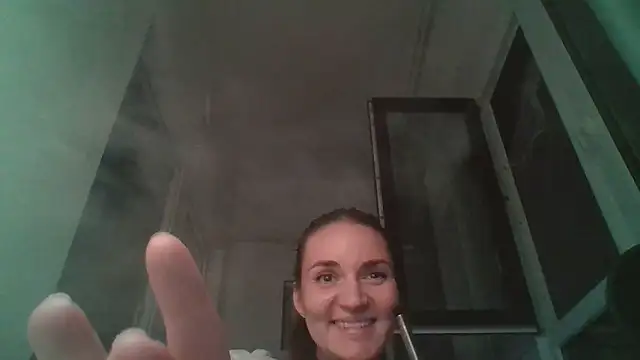 Snapshot of Tavrisse chatting on 10/24/25, 03:52 Tavrisse online show from 10/24/25, 03:52