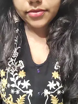 Snapshot of Miss_Rose__ chatting on 10/19/25, 02:45 Miss Rose online show from 10/19/25, 02:45