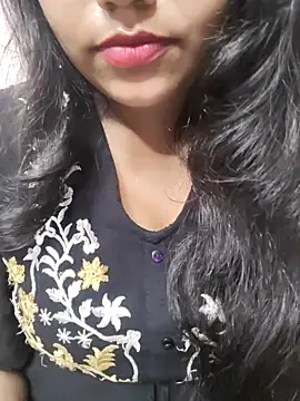 Snapshot of Miss_Rose__ chatting on 10/19/25, 05:35 Miss Rose online show from 10/19/25, 05:35