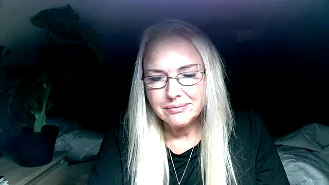 Snapshot of Sandy-Summer chatting on 09/26/25, 05:28 Sandy-Summer online show from 09/26/25, 05:28