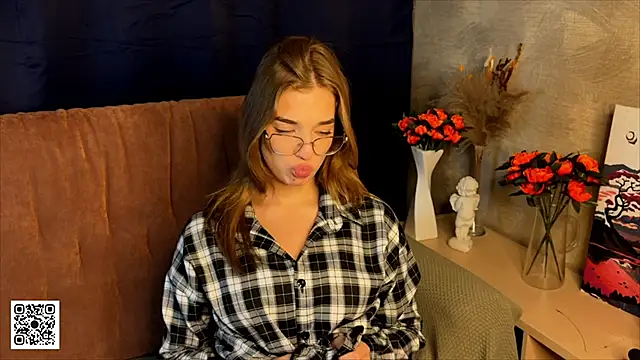 LilianLee online show from 11/13/25, 03:55