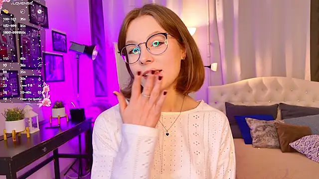 Bubblegum Babe  online show from 10/18/25, 08:09