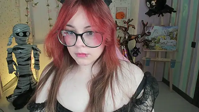 Snapshot of Monaco_Sun chatting on 10/31/25, 06:09 Monaco Sun online show from 10/31/25, 06:09