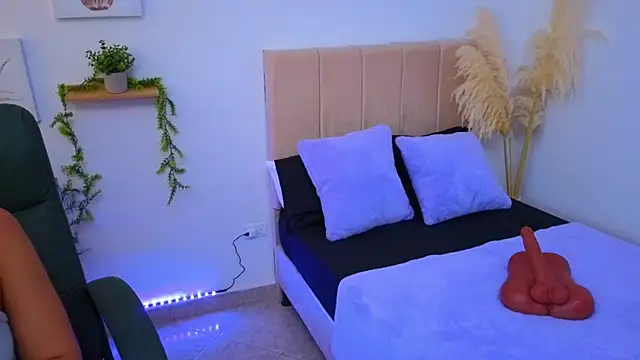 pequitasmedusa9 online show from 10/22/25, 04:40