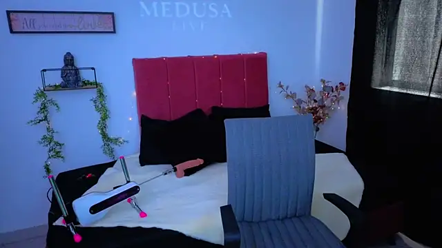 pequitasmedusa9 online show from 10/27/25, 04:44