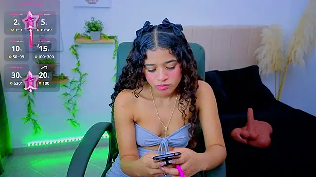 pequitasmedusa9 online show from 11/12/25, 07:57