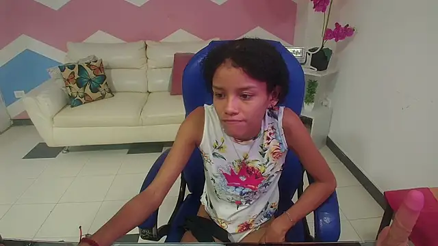 adisson petite1 online show from 10/03/25, 11:46