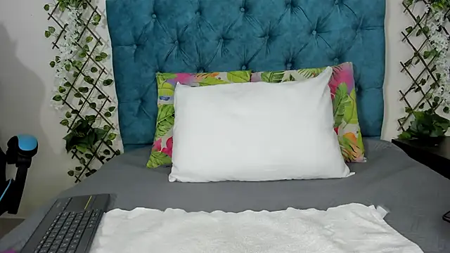 violett  rousee online show from 10/06/25, 02:36