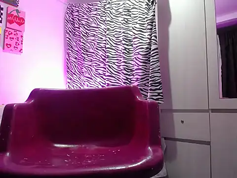 Snapshot of Nahomyyy chatting on 10/27/25, 11:03 Nahomyyy online show from 10/27/25, 11:03