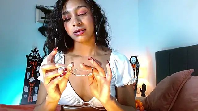 Snapshot of SashaBowei chatting on 10/29/25, 02:03 SashaBowei online show from 10/29/25, 02:03