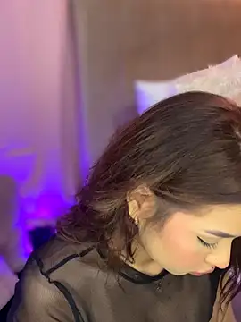 Mia Valmont online show from 10/23/25, 11:42