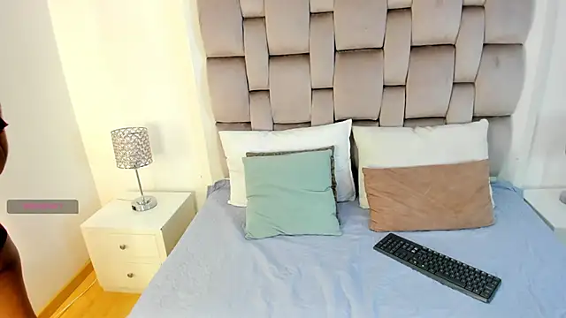 Snapshot of ChikiBom28 chatting on 10/09/25, 07:45 ChikiBom28 online show from 10/09/25, 07:45