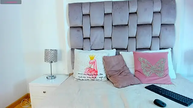 Snapshot of ChikiBom28 chatting on 10/12/25, 07:46 ChikiBom28 online show from 10/12/25, 07:46