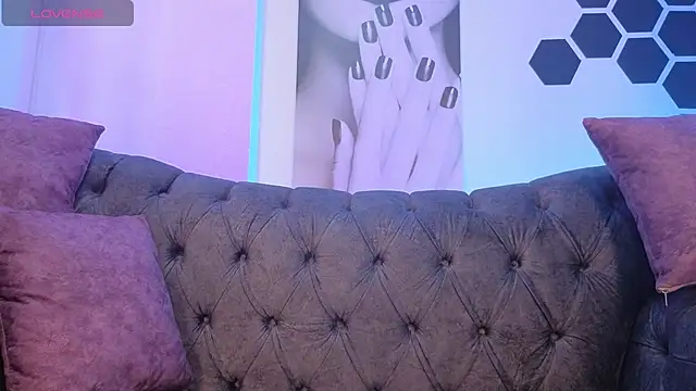 Angelina  Smith online show from 11/12/25, 07:46