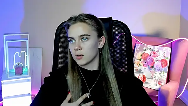 JuneWoods online show from 10/04/25, 10:35