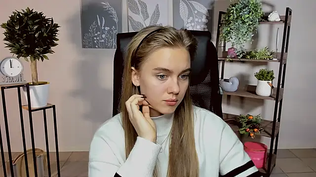 JuneWoods online show from 10/11/25, 10:58