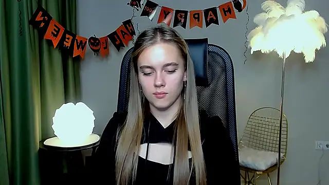 JuneWoods online show from 10/24/25, 01:07