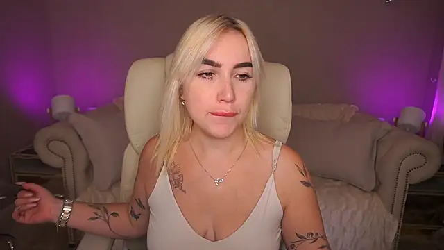 Snapshot of MariellaVi chatting on 09/25/25, 12:31 MariellaVi online show from 09/25/25, 12:31