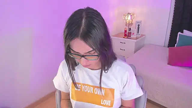 Snapshot of cherrylady_02 chatting on 10/06/25, 12:02 cherrylady 02 online show from 10/06/25, 12:02