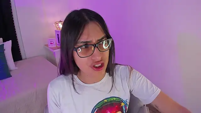 Snapshot of cherrylady_02 chatting on 10/18/25, 12:50 cherrylady 02 online show from 10/18/25, 12:50