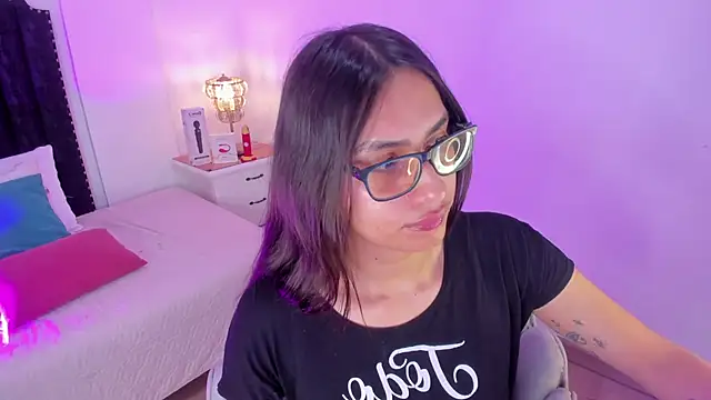 Snapshot of cherrylady_02 chatting on 10/28/25, 12:52 cherrylady 02 online show from 10/28/25, 12:52