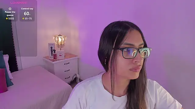 Snapshot of cherrylady_02 chatting on 11/14/25, 12:48 cherrylady 02 online show from 11/14/25, 12:48