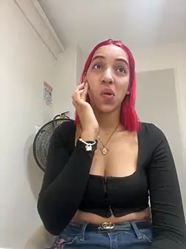 Snapshot of theladymonserrateshow chatting on 10/21/25, 11:55 theladymonserrateshow online show from 10/21/25, 11:55