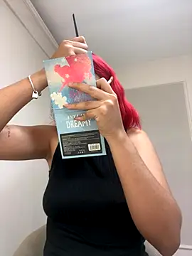 Snapshot of theladymonserrateshow chatting on 11/11/25, 11:54 theladymonserrateshow online show from 11/11/25, 11:54