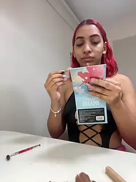 Snapshot of theladymonserrateshow chatting on 11/12/25, 11:54 theladymonserrateshow online show from 11/12/25, 11:54