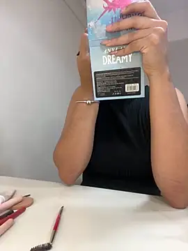 Snapshot of theladymonserrateshow chatting on 11/17/25, 12:00 theladymonserrateshow online show from 11/17/25, 12:00